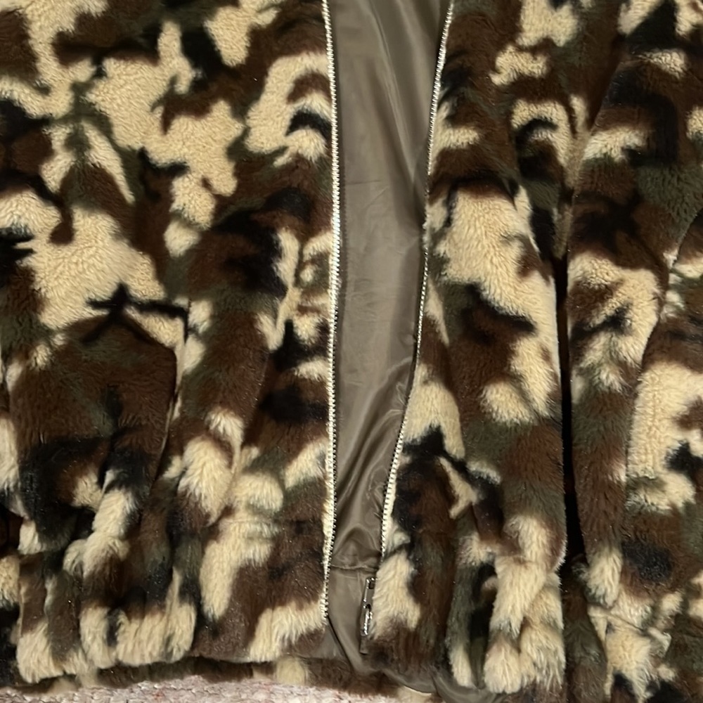 Camo Jacket!!! Never Worn! Perfect Condition! - image 3
